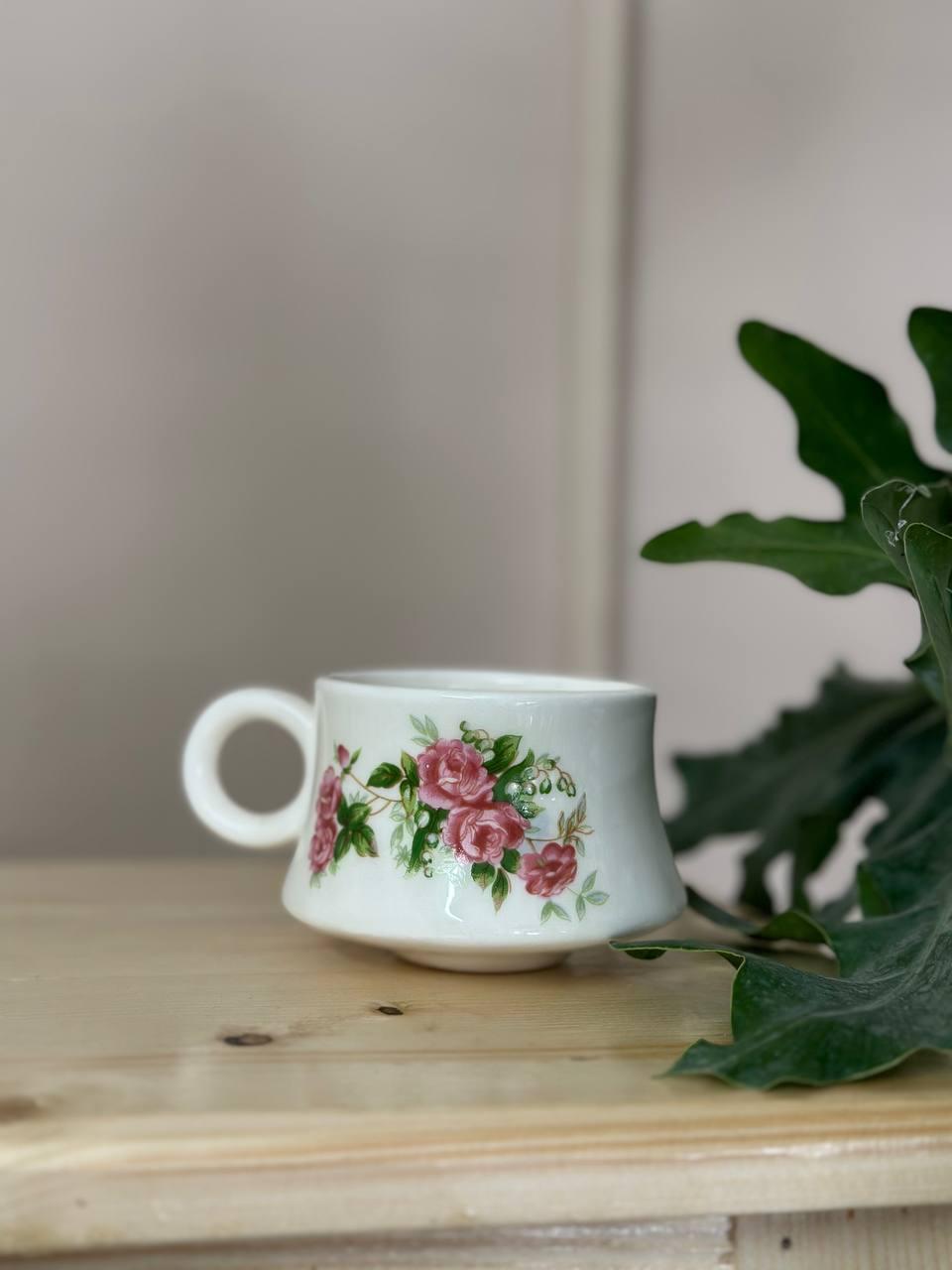 ماگ گل سرخی کمر باریک